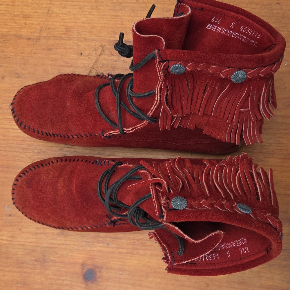 Minnetonka RED Mocassin Lace Up Boots - Picture 3 of 9